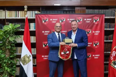 قام بترويج سياحي لمدينة طبرقة.. سفير تونس يشكر الأهلي بعد معسكر الموسم الجديد